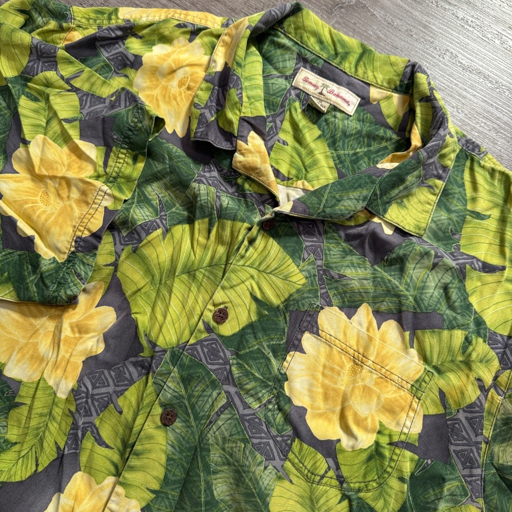Tommy Bahama Shirt Mens XL Green Floral 100% Silk Tropical Aloha Camp Vacation